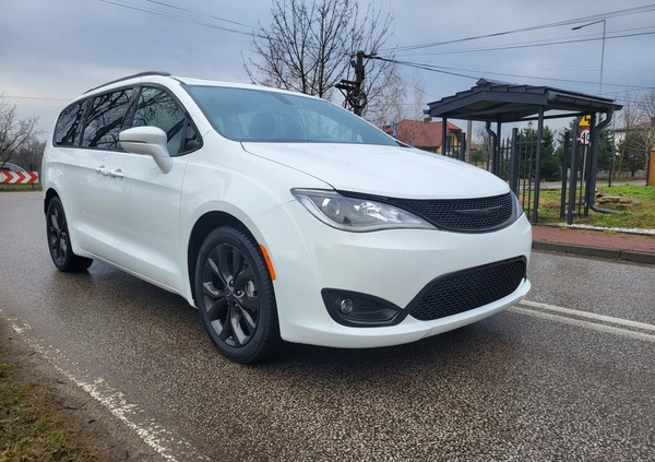 Chrysler Pacifica cena 121000 przebieg: 66450, rok produkcji 2019 z Stary Sącz małe 211